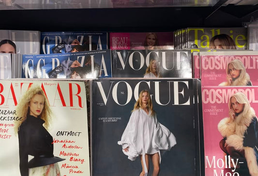 Internationale vs. danske magasiner – hvad skal du vælge?