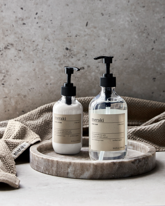 Håndsæbe og lotion fra Meraki – Silky Mist på marmor