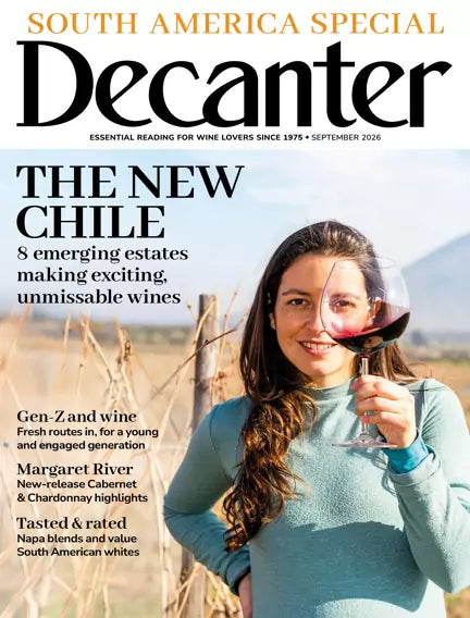 Decanter september 2026, South America Special, forside med en kvinde der holder et glas rødvin i en vinmark og overskriften "The New Chile"