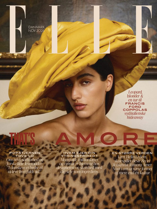 ELLE Danmark november 2026 – forside med en model i stor gul hat og leopardmønstret tøj under overskriften “That’s Amore”.
