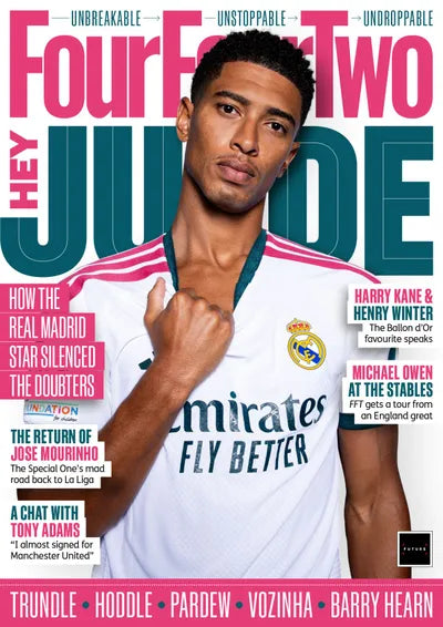 FourFourTwo med Jude Bellingham i Real Madrids hvide trøje på forsiden og overskriften “Hey Jude” i store grønne bogstaver.