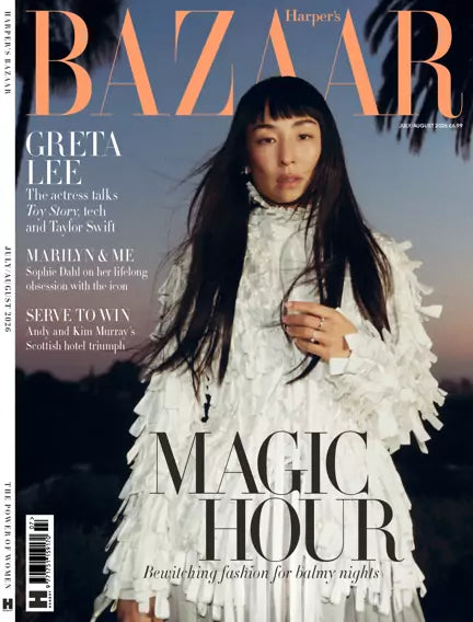 Harper’s Bazaar magazine med Greta Lee på forsiden