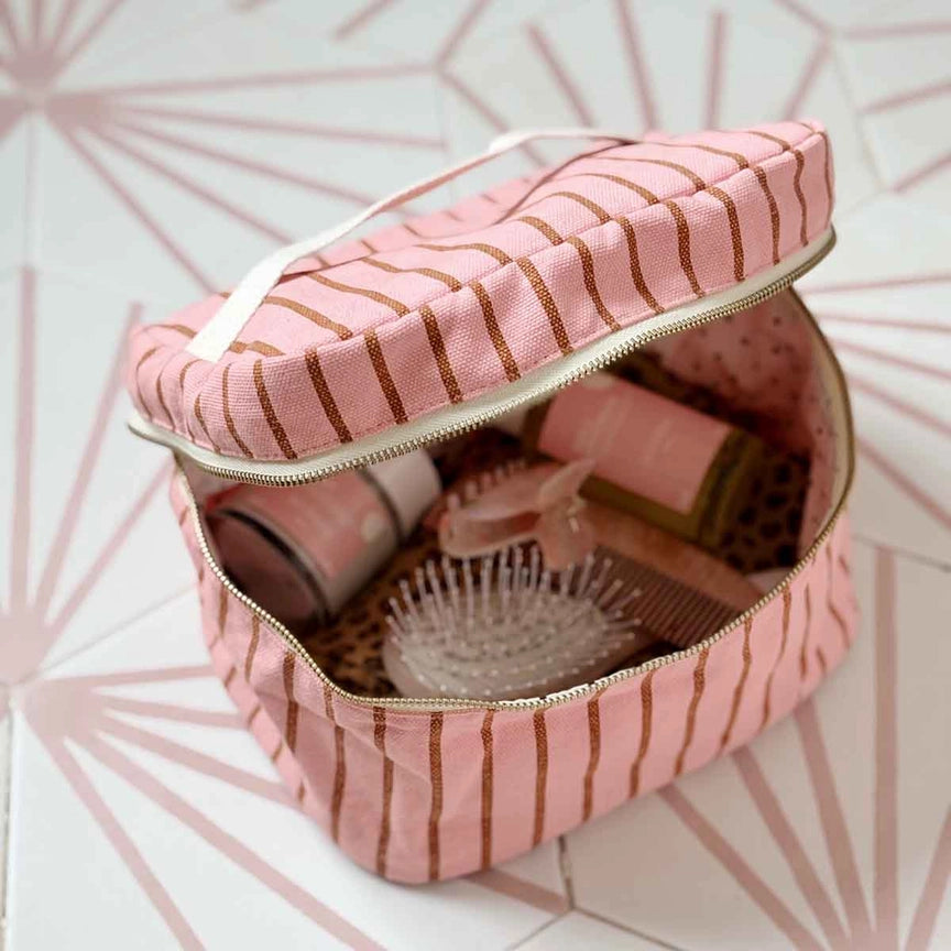 Toilettaske Vanity Oona – Tennis Pecan / Jordbær