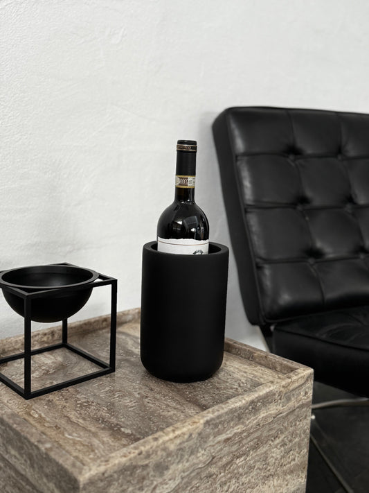 Bent Brandt vinkøler i cement – sort
