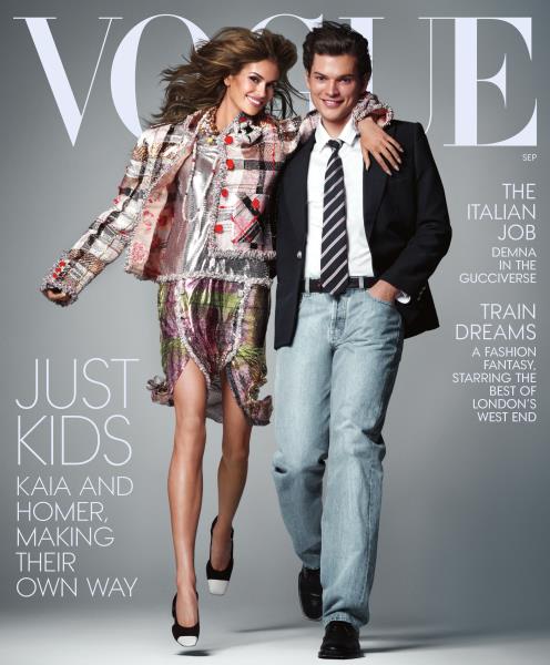 Forside af Vogue US september med Kaia Gerber og Homer Gerber i modetøj foran en grå baggrund.