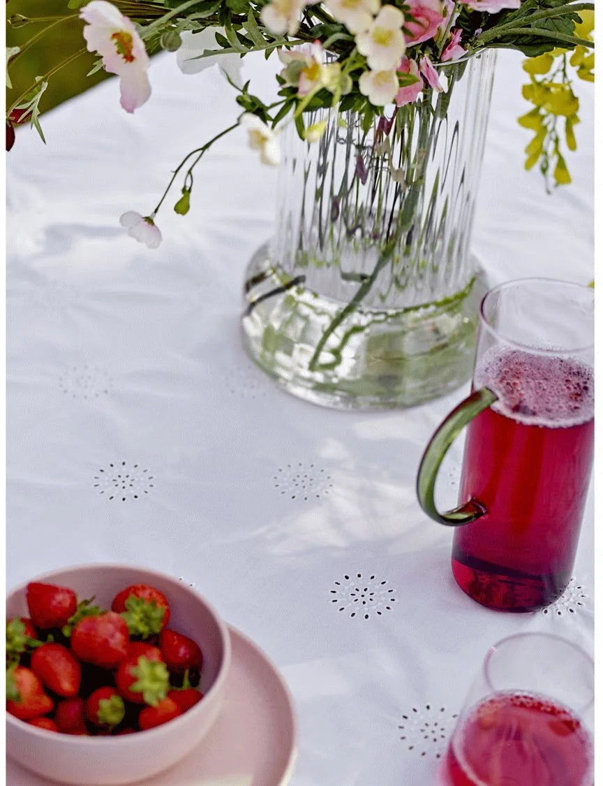 8 nr. af ALT for damerne & Dug med broderie anglaise