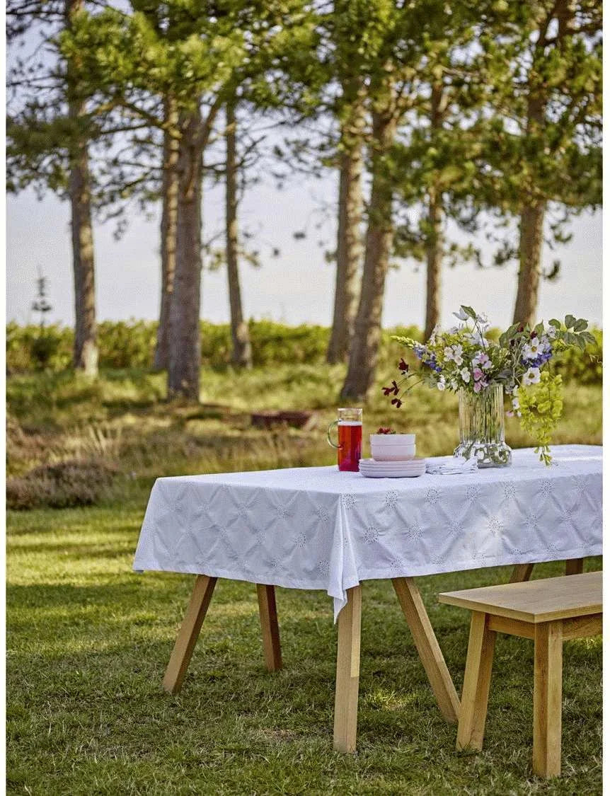 8 nr. af ALT for damerne & Dug med broderie anglaise