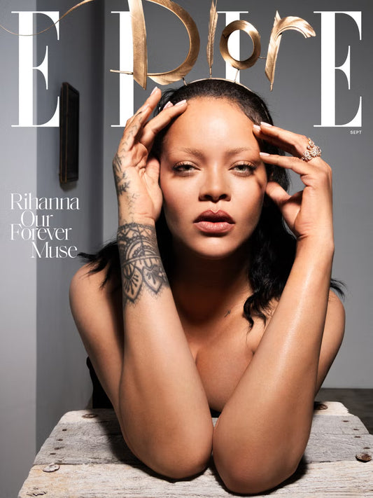 ELLE US med Rihanna på forsiden, hænderne ved ansigtet og teksten “Rihanna Our Forever Muse” mod en grå baggrund.