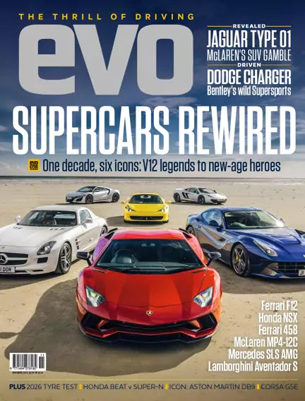 Evo-magasin med temaet “Supercars Rewired” og en rød Lamborghini Aventador S foran fem andre superbiler på forsiden.
