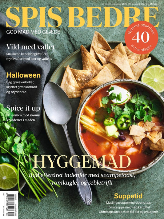Forside af Spis Bedre nr. 10 med en skål rød suppe, sprøde brødstykker, lime og friske krydderurter. Overskriften er “Hyggemad”.